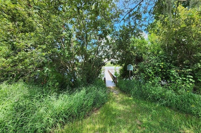 Building Photo - 10687 Lake Montauk Dr