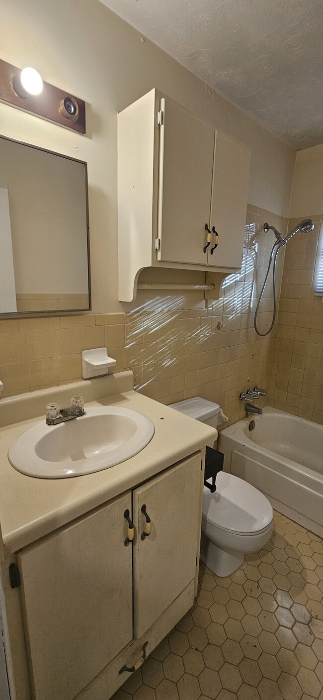 Building Photo - 306 Mustang Dr