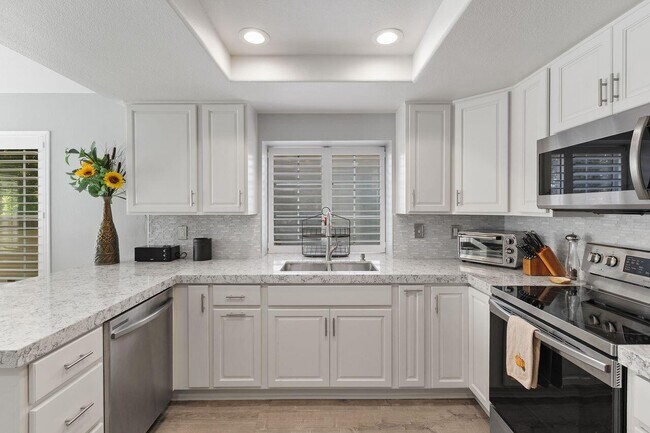 Building Photo - 77630 Cll Las Brisas W