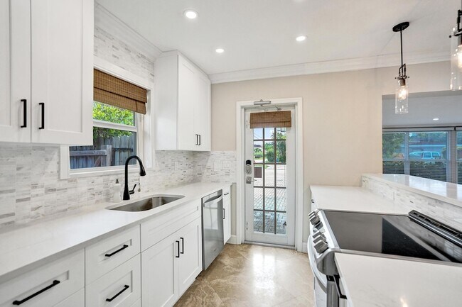 Building Photo - 1145 NE 12th Ave