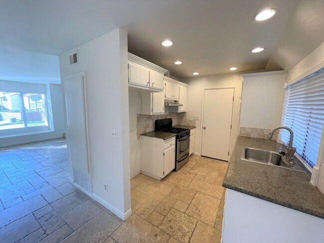 Building Photo - Todd Ranch Townhome- Enjoy The Community Pool!