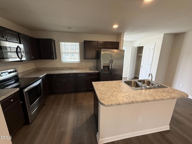 Building Photo - 1063 Peony Ln