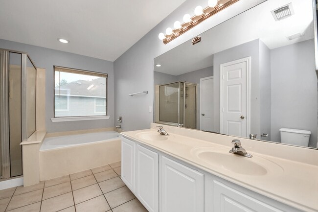 Building Photo - 16526 Cairngrove Ln