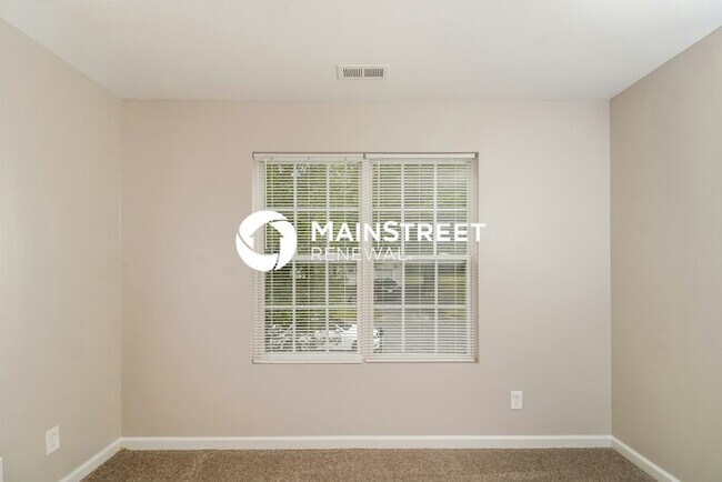 Building Photo - 4 Bedroom Pet-Friendly Home in Greensboro,...