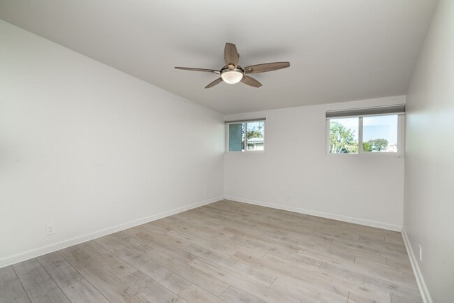 Building Photo - Beautifully Remodeled Tri-Level Condo With...