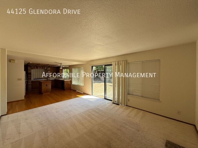 Building Photo - 44125 Glendora Dr