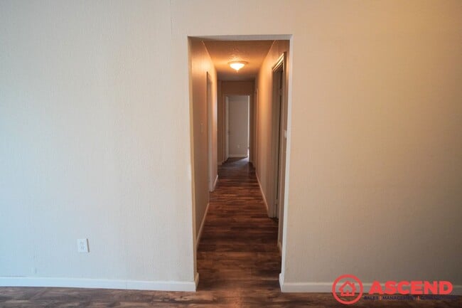 Building Photo - Lovely Home in East Bakersfield!