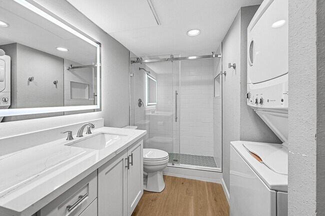 Building Photo - 7555 Katy Fwy