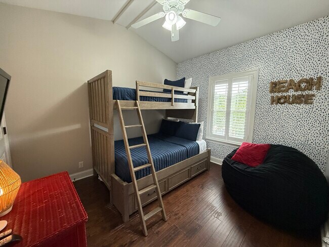 Building Photo - 1105 Reserve Ln