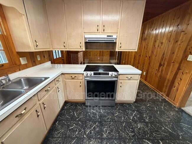 Building Photo - 200 Indian Creek Dr