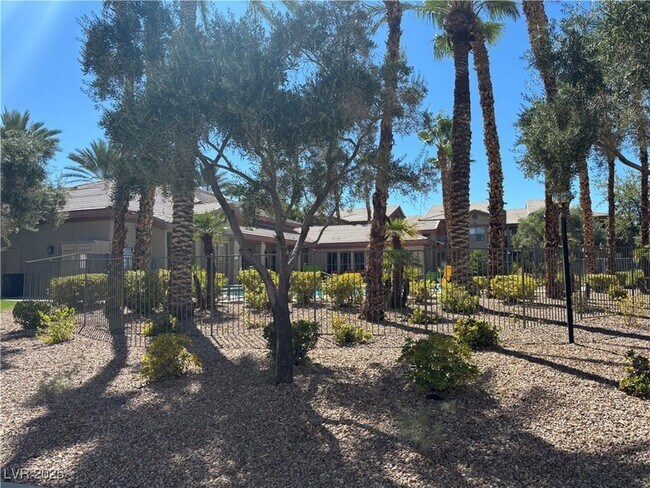 Building Photo - 8000 W Badura Ave