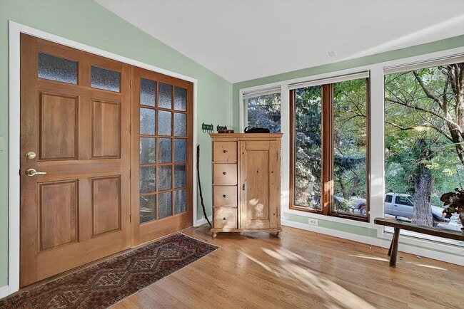 Building Photo - Quintessential Boulder Cottage in Mapleton...