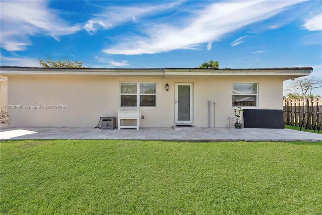 Building Photo - 11522 SW 100th Ave