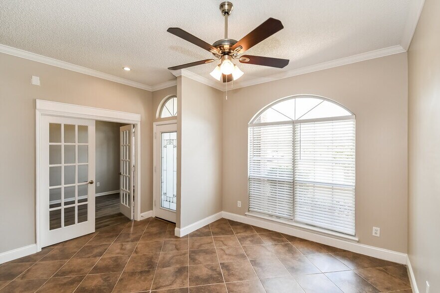 Building Photo - 425 Queen Anne Ct