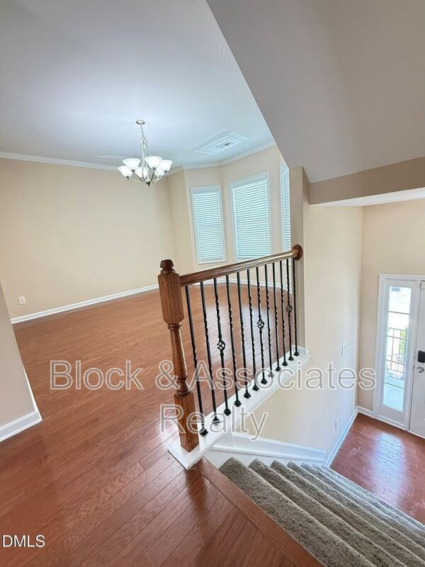 Building Photo - 705 Keystone Park Dr