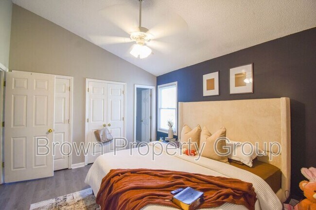 Building Photo - 5598 Windy Knoll Pl