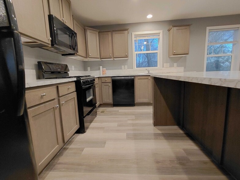 Building Photo - 2014 Gull Ln NW