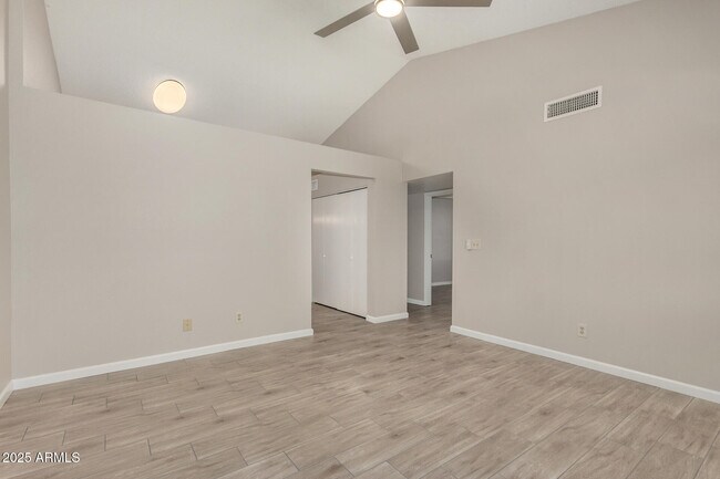 Building Photo - 5136 E Evergreen St