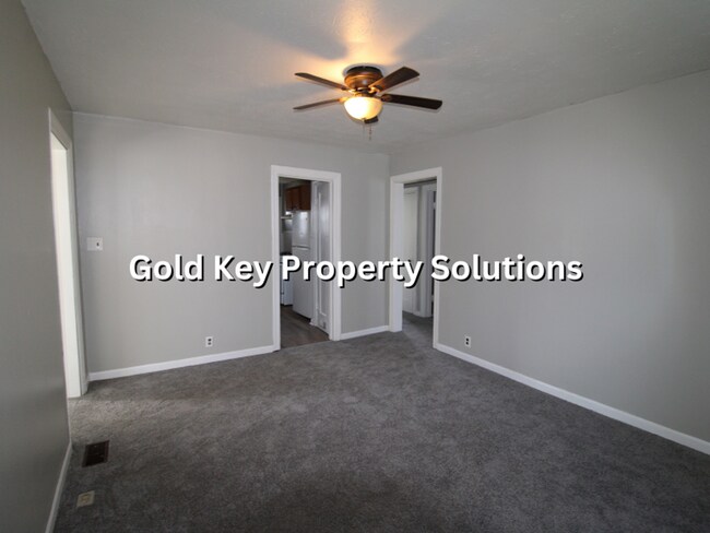 Building Photo - MEADOWBROOK AREA 2 BR 1 BA House with Central Air and Bonus Room