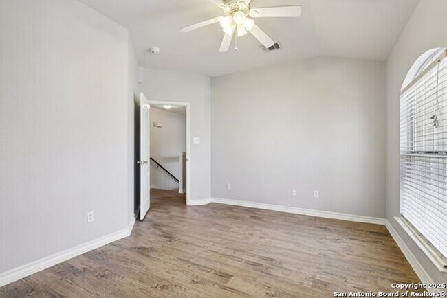 Building Photo - Welcome to your dream home-a stunning 4-bedroom, 2.5-bath residence