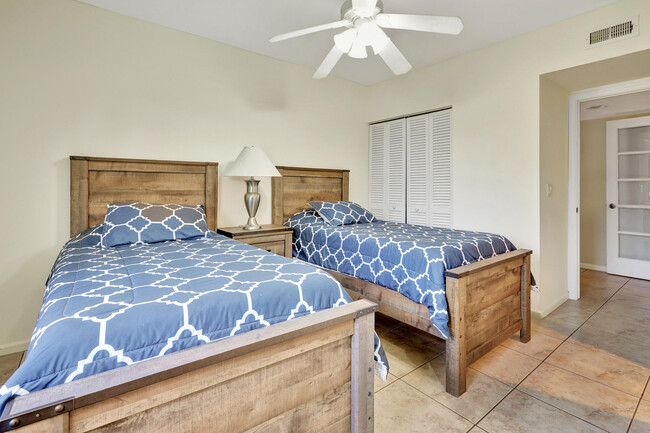 Building Photo - 12621 Westhampton Cir