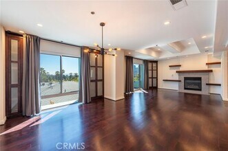 Building Photo - 10336 Wilshire Blvd