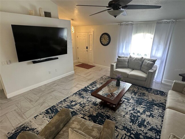 Building Photo - 7327 Floral Cir E