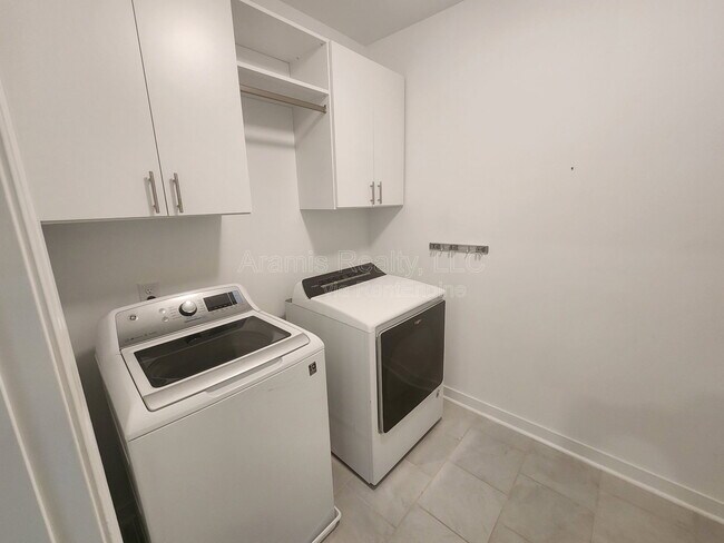 Building Photo - 383 Grant Cir SE