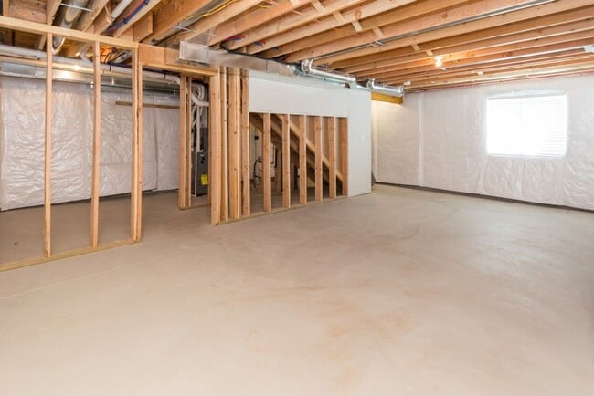 Building Photo - Beautiful, single-family home in Altoona! ...