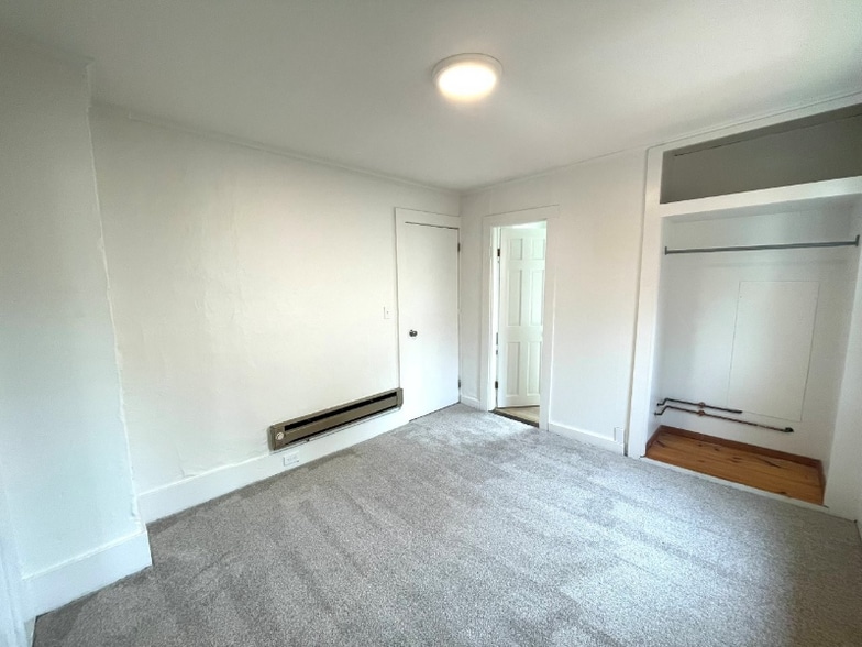 Building Photo - 184 Malletts Bay Ave