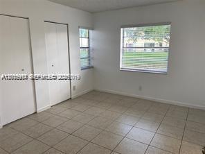 Building Photo - 895 Twin Lakes Dr