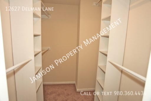 Building Photo - 12627 Delman Ln