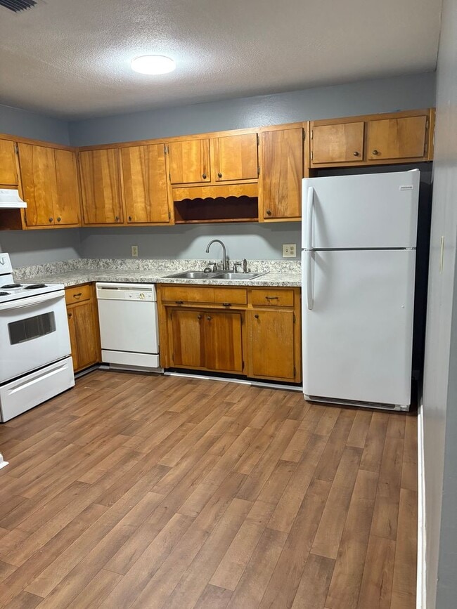 Building Photo - Home Near Lake Jackson