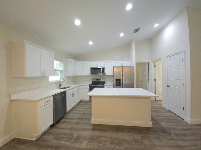 Building Photo - 387 E Caldwell Dr