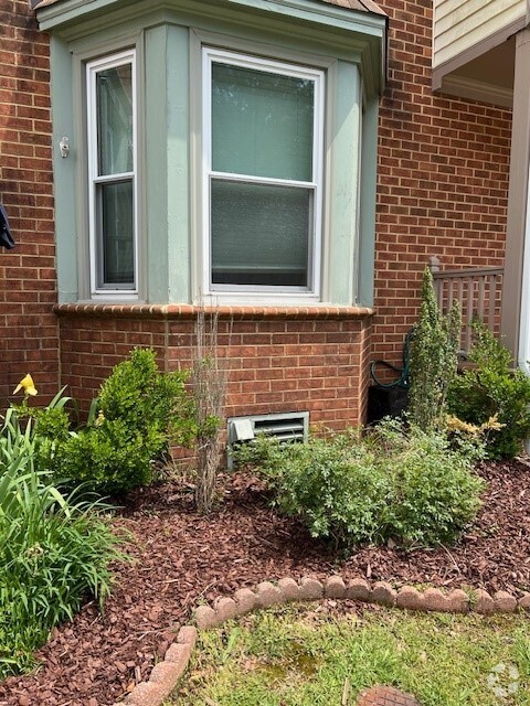 Building Photo - 339 Middle Oaks Dr