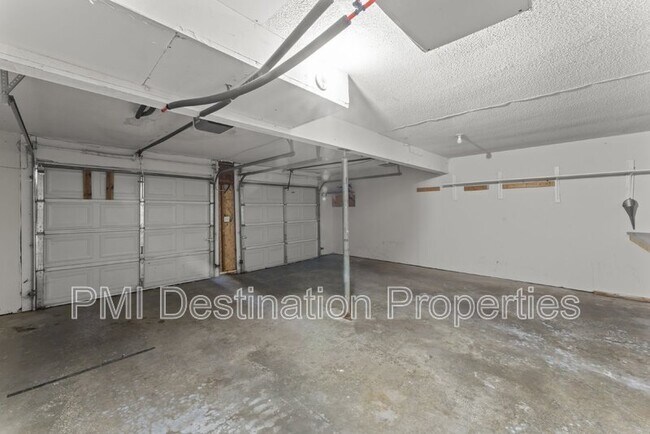 Building Photo - 3201 Creekwood Dr