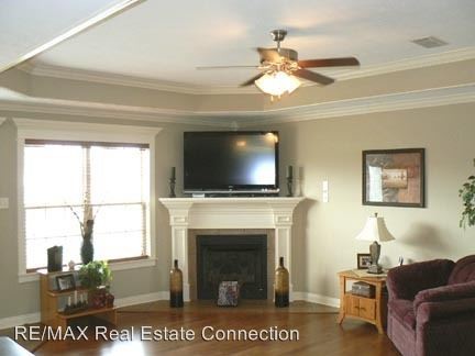 Building Photo - 2424 Canterbury Ct