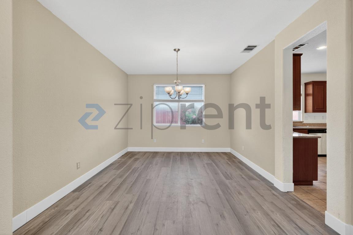 Building Photo - Unit