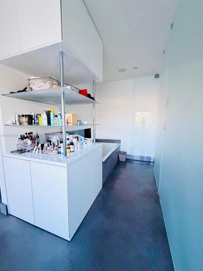 Building Photo - 21025 NE 38th Ave