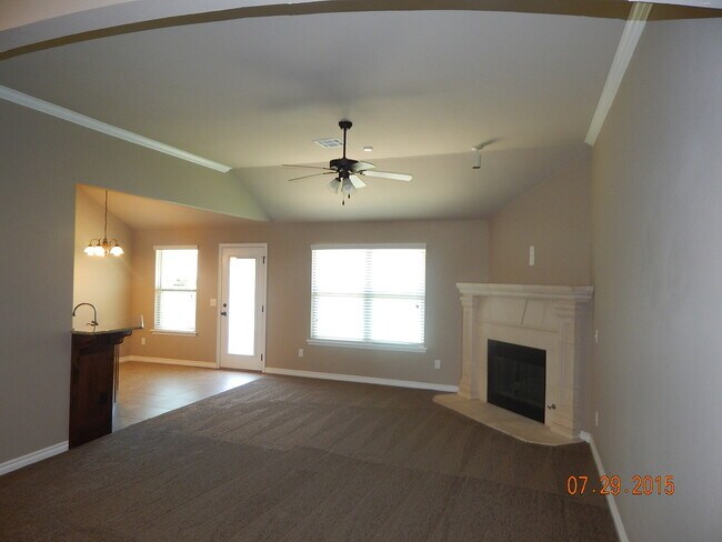 Building Photo - Charming 3 + Bedroom Home in The Grove + D...