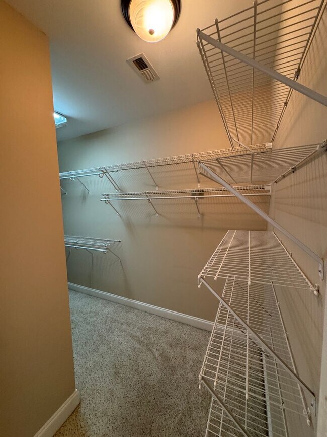 Building Photo - FOR RENT - Luxury Condo near downtown