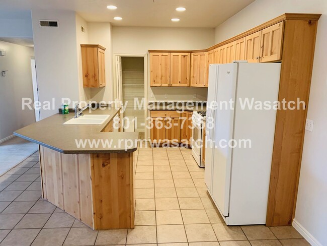 Building Photo - Cute 3 Bedroom 2 Bath Condo with a View!