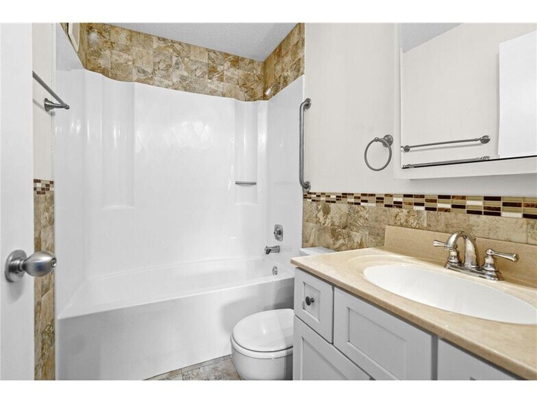 Building Photo - 121 Washington Ave S