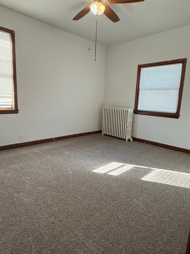 Building Photo - 825 9th Ave N