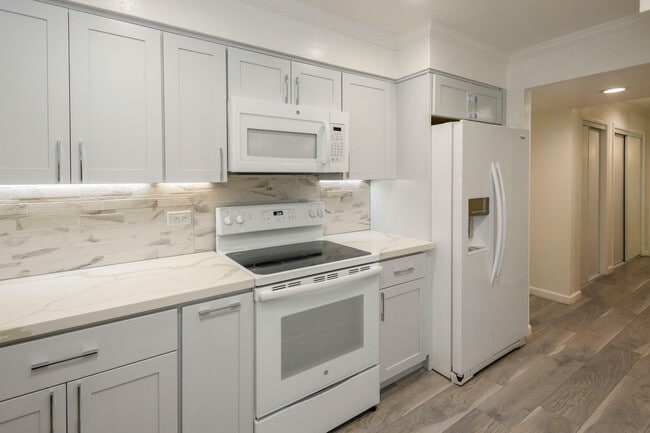 Building Photo - 5105 Admiralty Ln