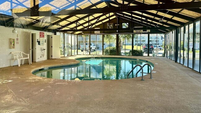 Building Photo - 1025 Plantation Dr W