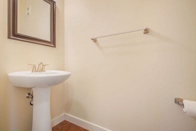 Building Photo - 803 Sunken Rd