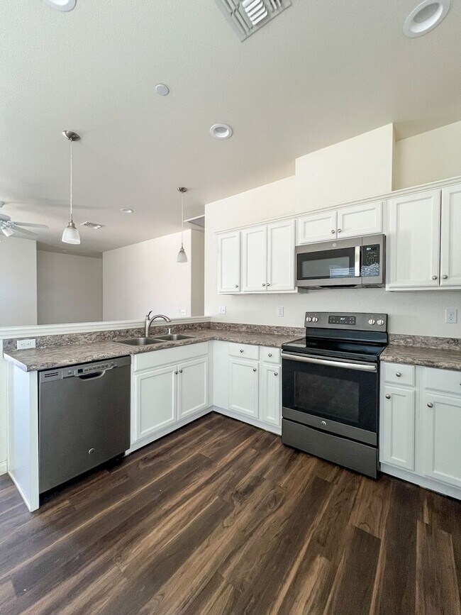 Building Photo - 29 Palms Home with Solar