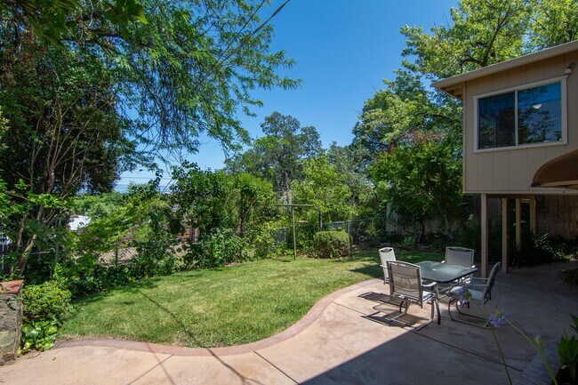 Building Photo - MOVE IN SPECIAL: $500 OFF FIRST MONTHS RENT! LANDSCAPING INCLUDED!