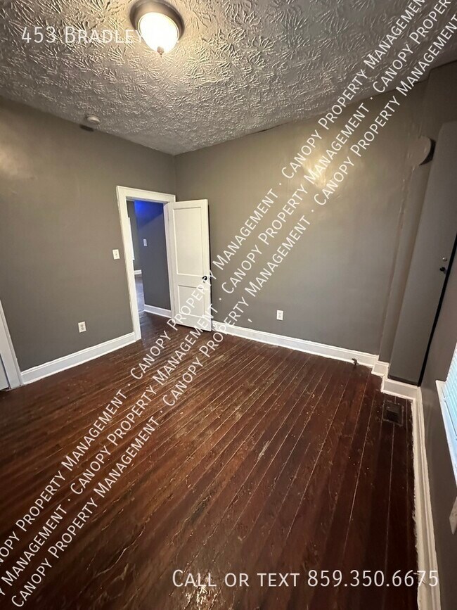 Building Photo - 453 Bradley Ct